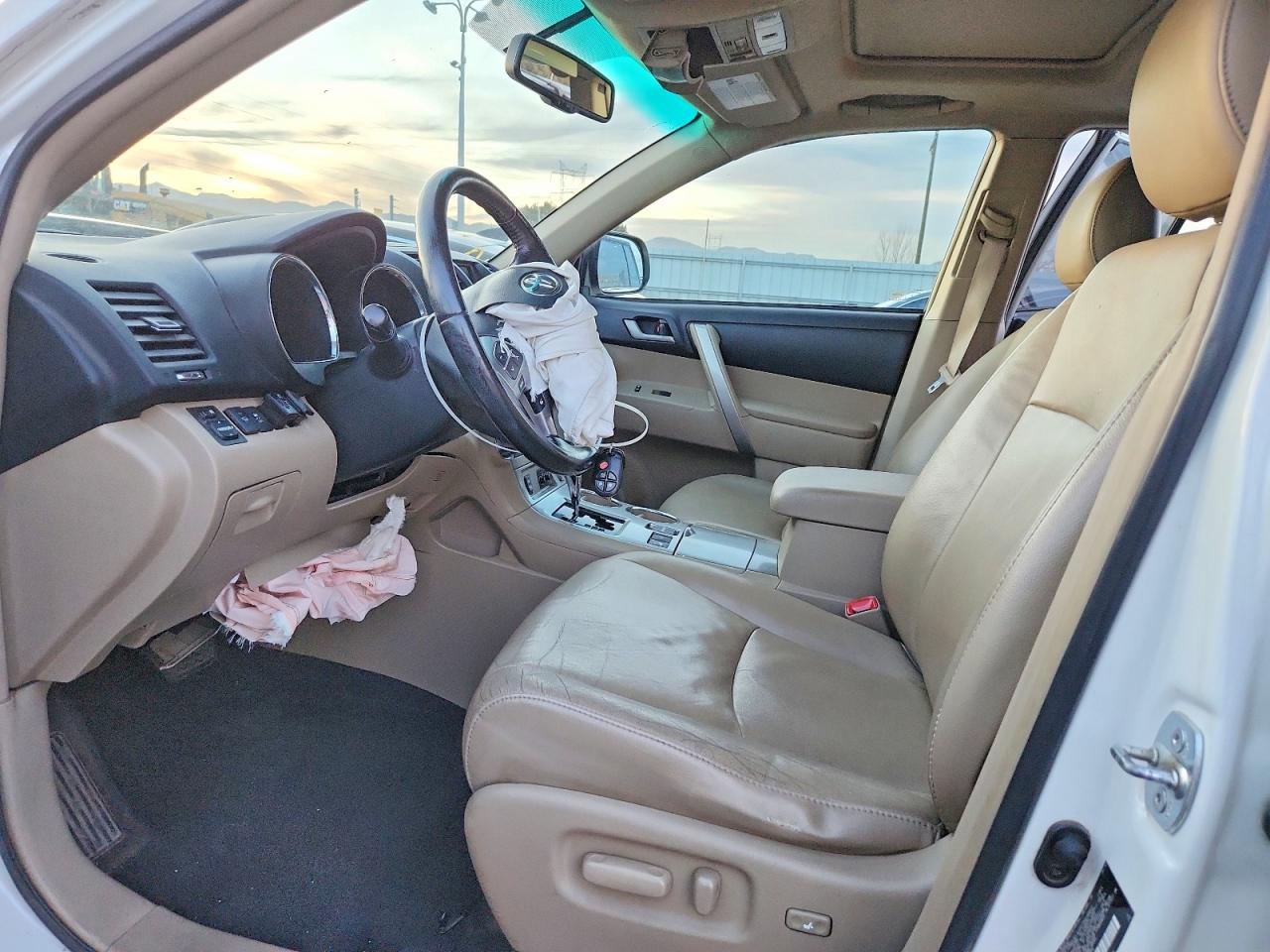 2012 TOYOTA HIGHLANDER BASE photo 7