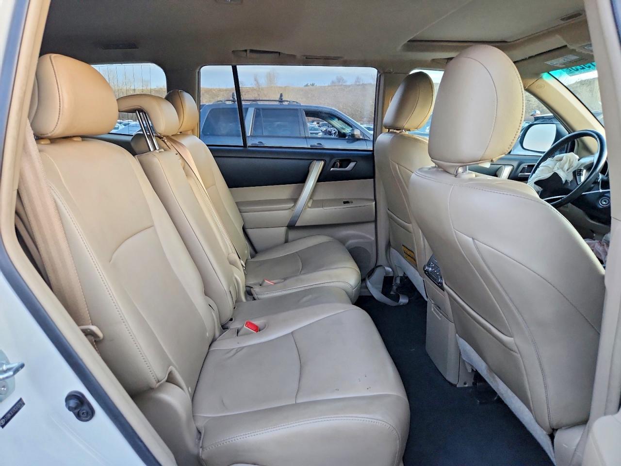 2012 TOYOTA HIGHLANDER BASE photo 11