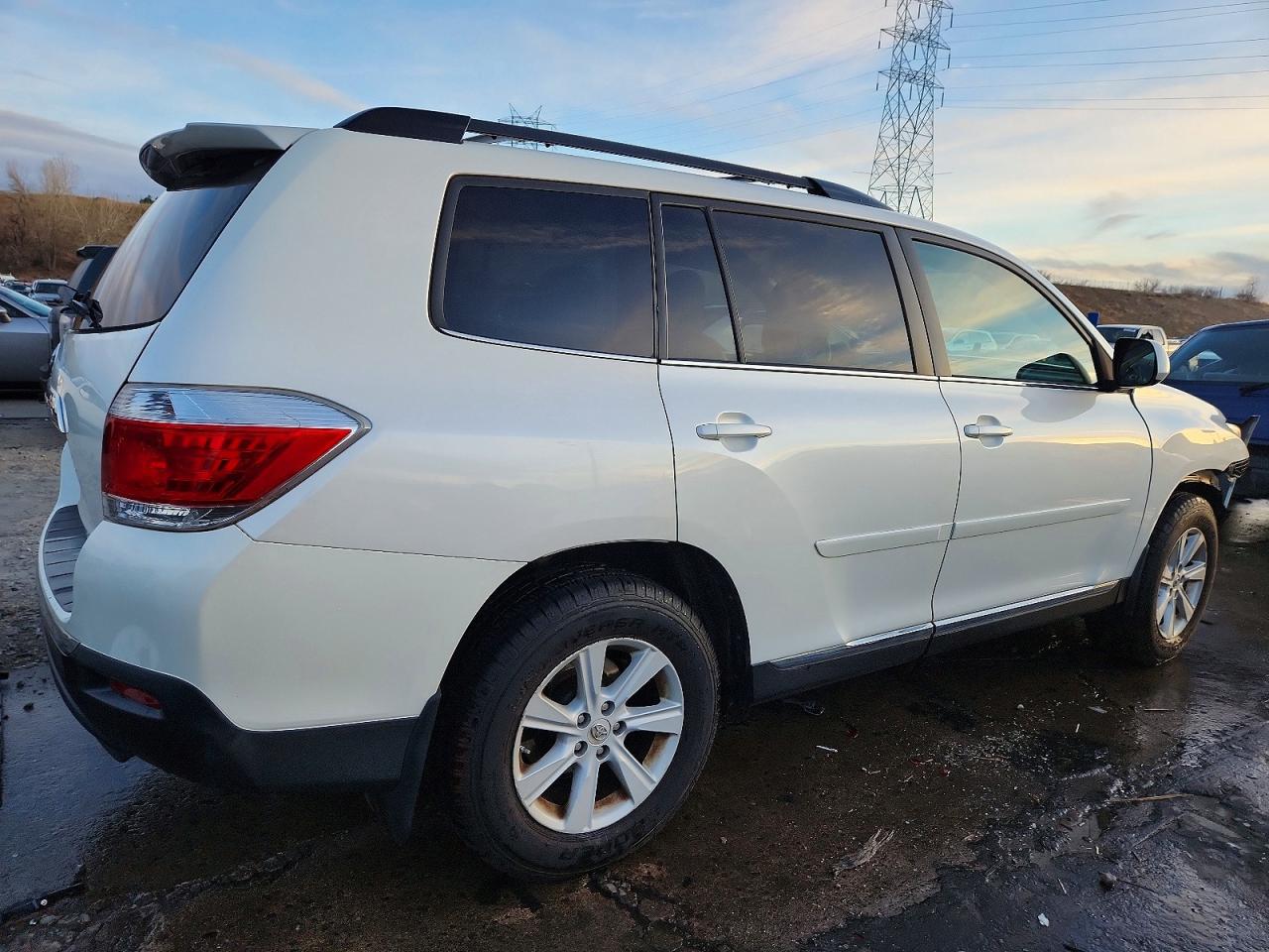 2012 TOYOTA HIGHLANDER BASE photo 3