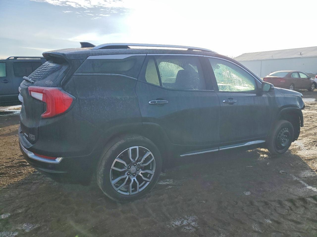 2024 GMC TERRAIN DENALI photo 5