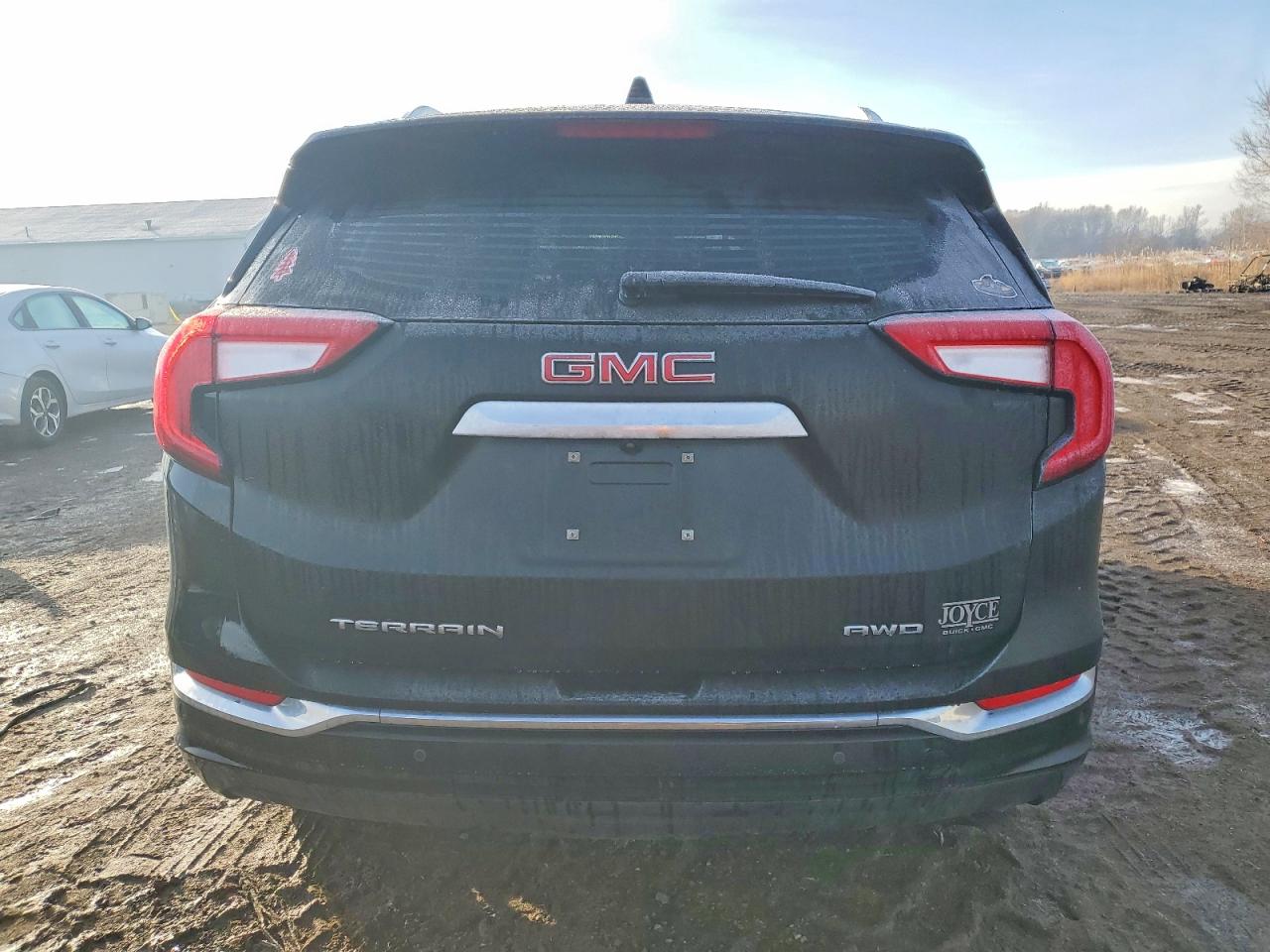 2024 GMC TERRAIN DENALI photo 11