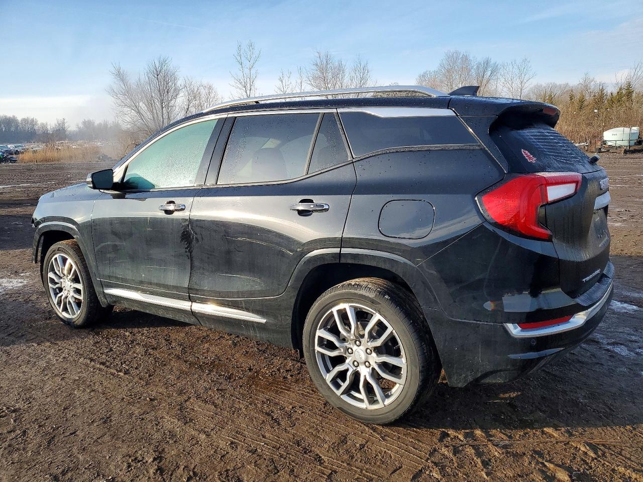2024 GMC TERRAIN DENALI photo 3