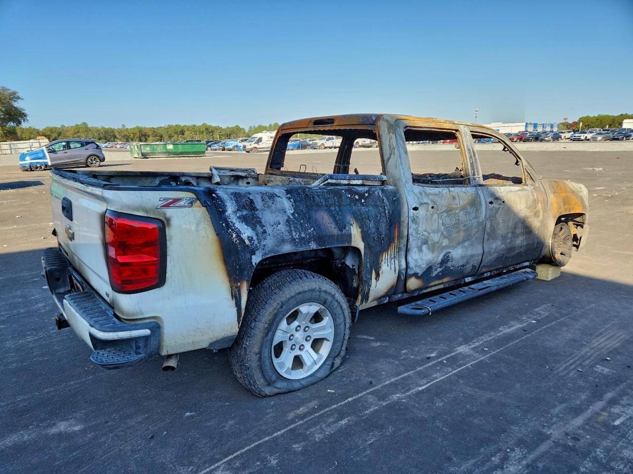 2017 CHEVROLET SILVERADO K1500 LT photo 3