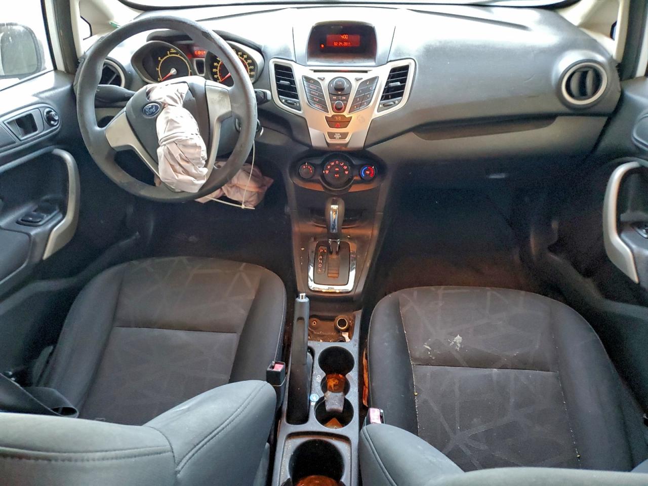 2011 FORD FIESTA SE photo 8
