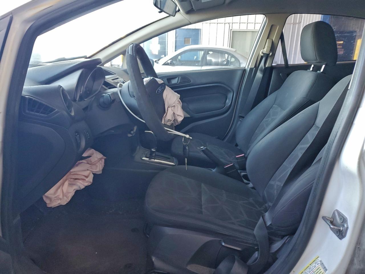 2011 FORD FIESTA SE photo 7