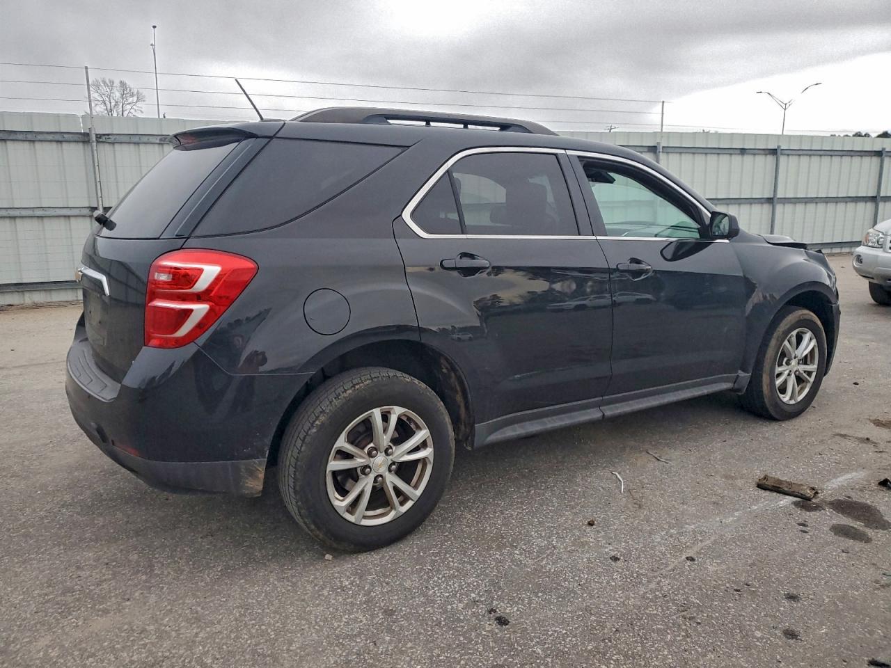 2017 CHEVROLET EQUINOX LT photo 3