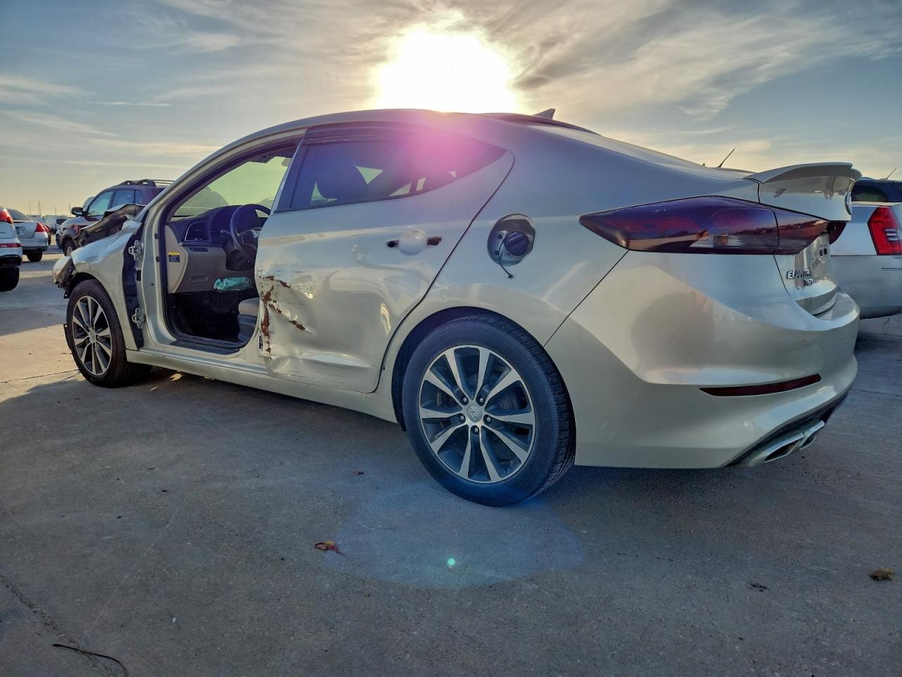 2017 HYUNDAI ELANTRA SE photo 3