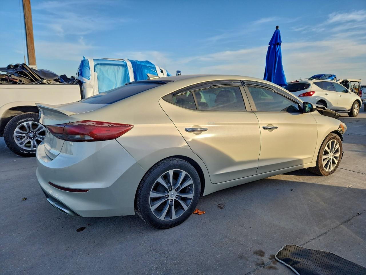 2017 HYUNDAI ELANTRA SE photo 5