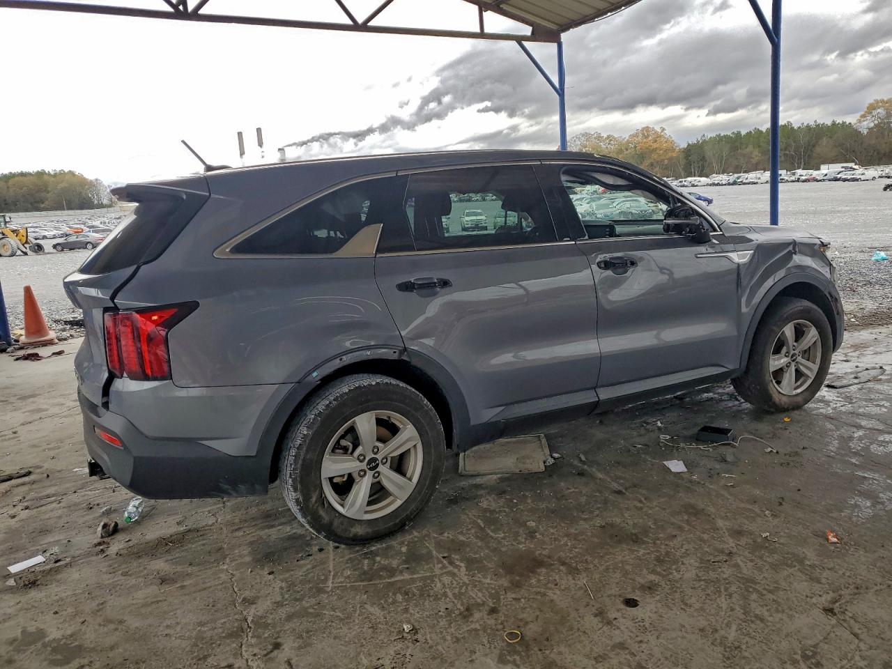 2022 KIA SORENTO LX photo 3