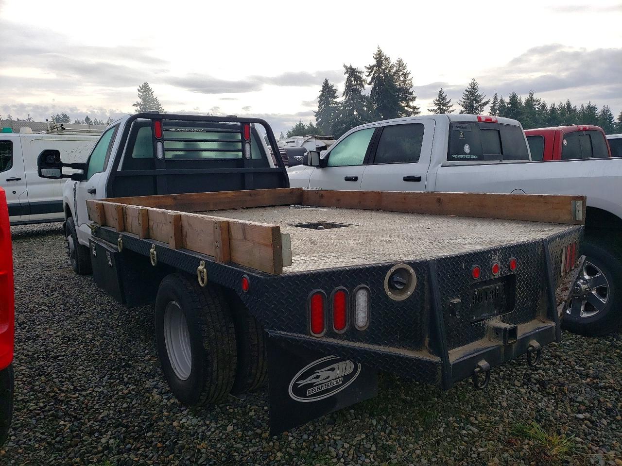 2024 FORD F350 SUPER DUTY TRUCK CAB AND CHASSIS photo 4