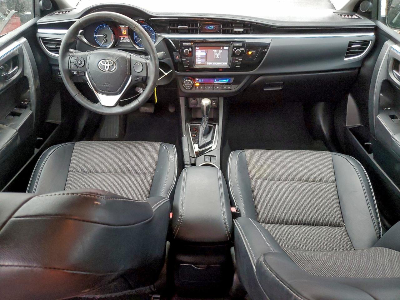 2015 TOYOTA COROLLA L photo 8