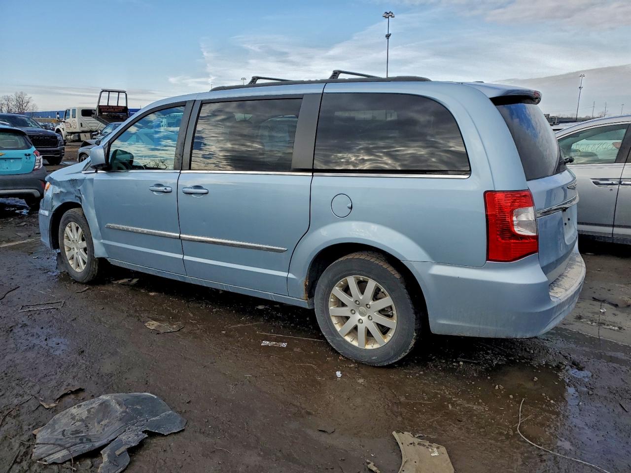 2013 CHRYSLER TOWN & COUNTRY TOURING photo 2