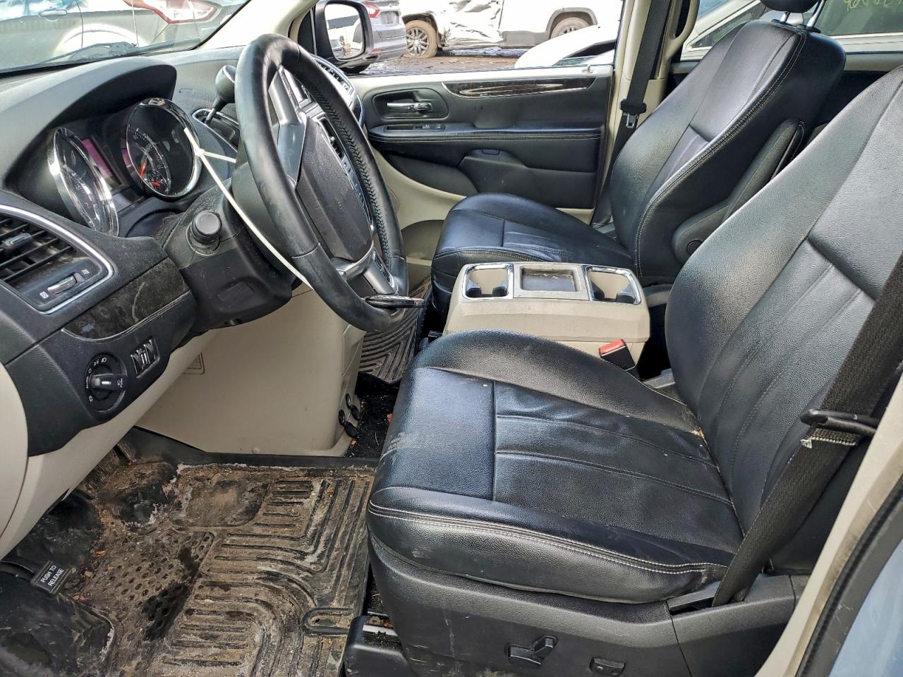 2013 CHRYSLER TOWN & COUNTRY TOURING photo 7