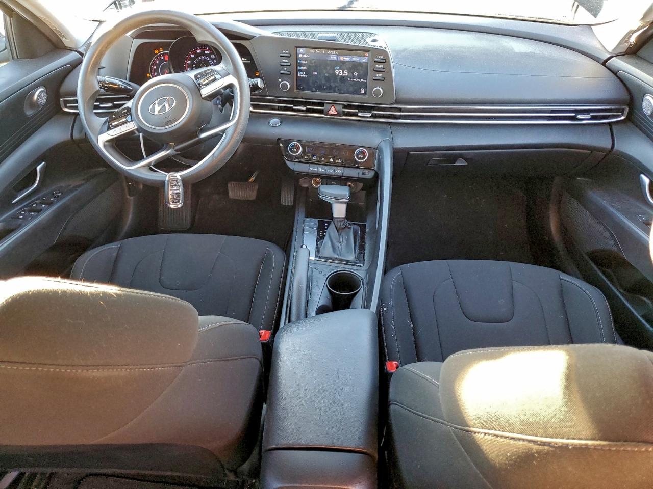 2023 HYUNDAI ELANTRA SEL photo 8