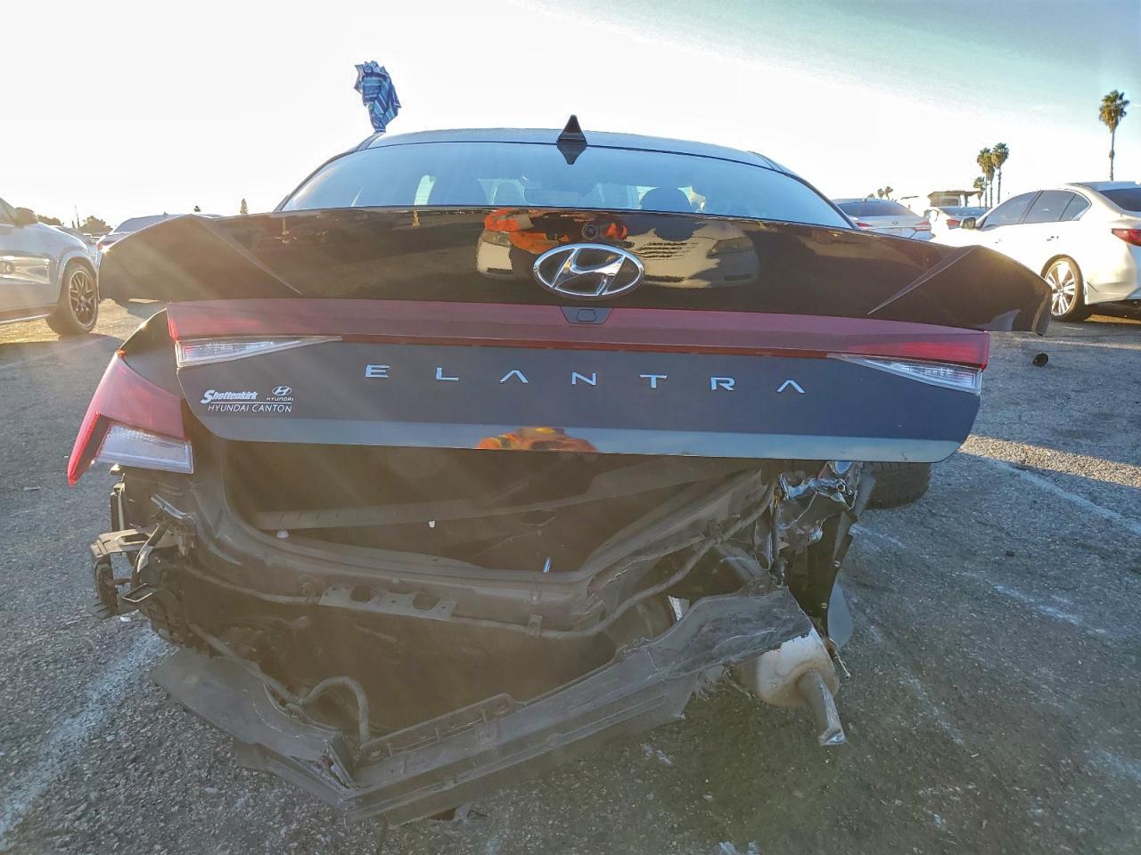 2023 HYUNDAI ELANTRA SEL photo 6