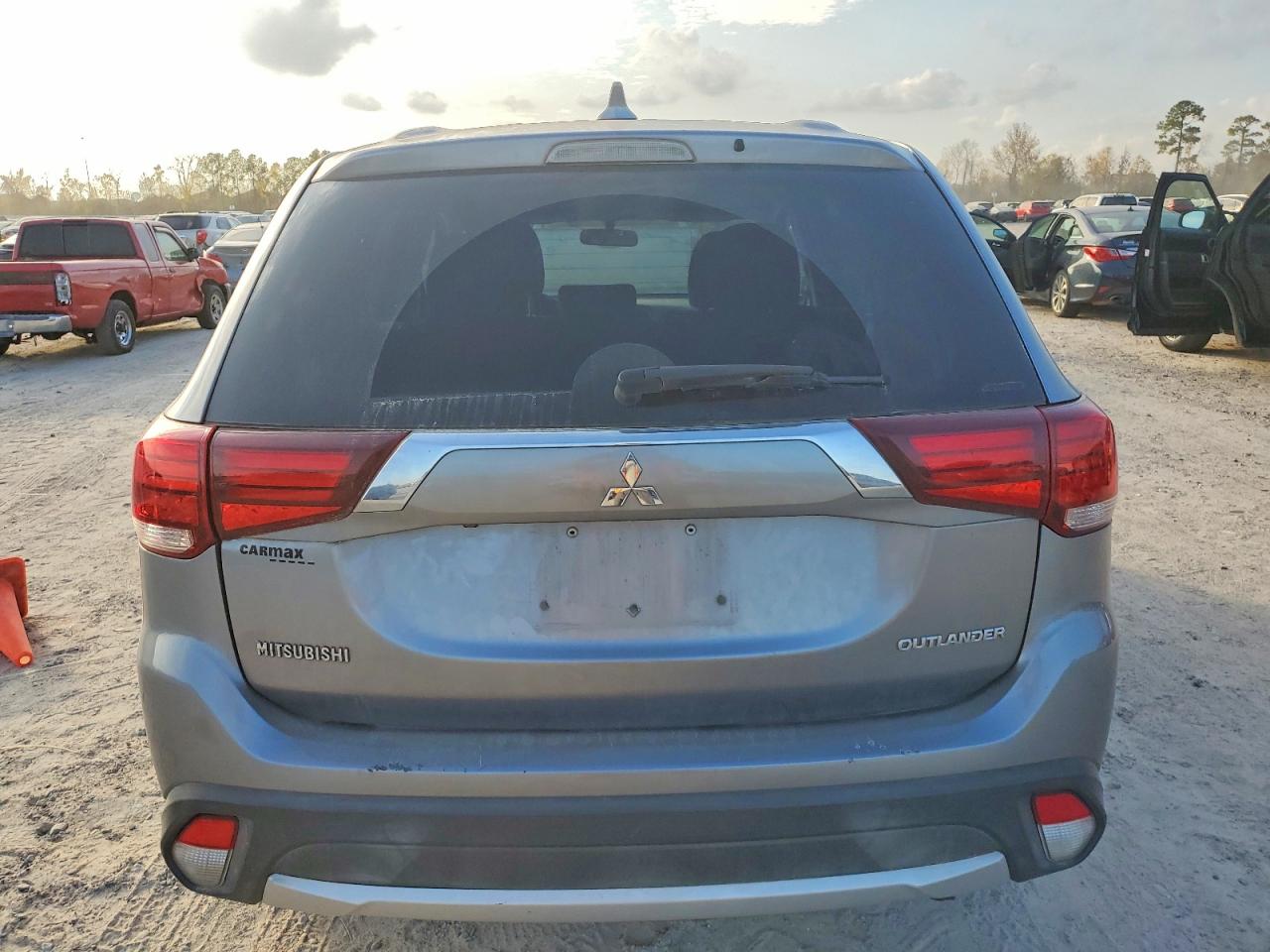 2018 MITSUBISHI OUTLANDER SE photo 6