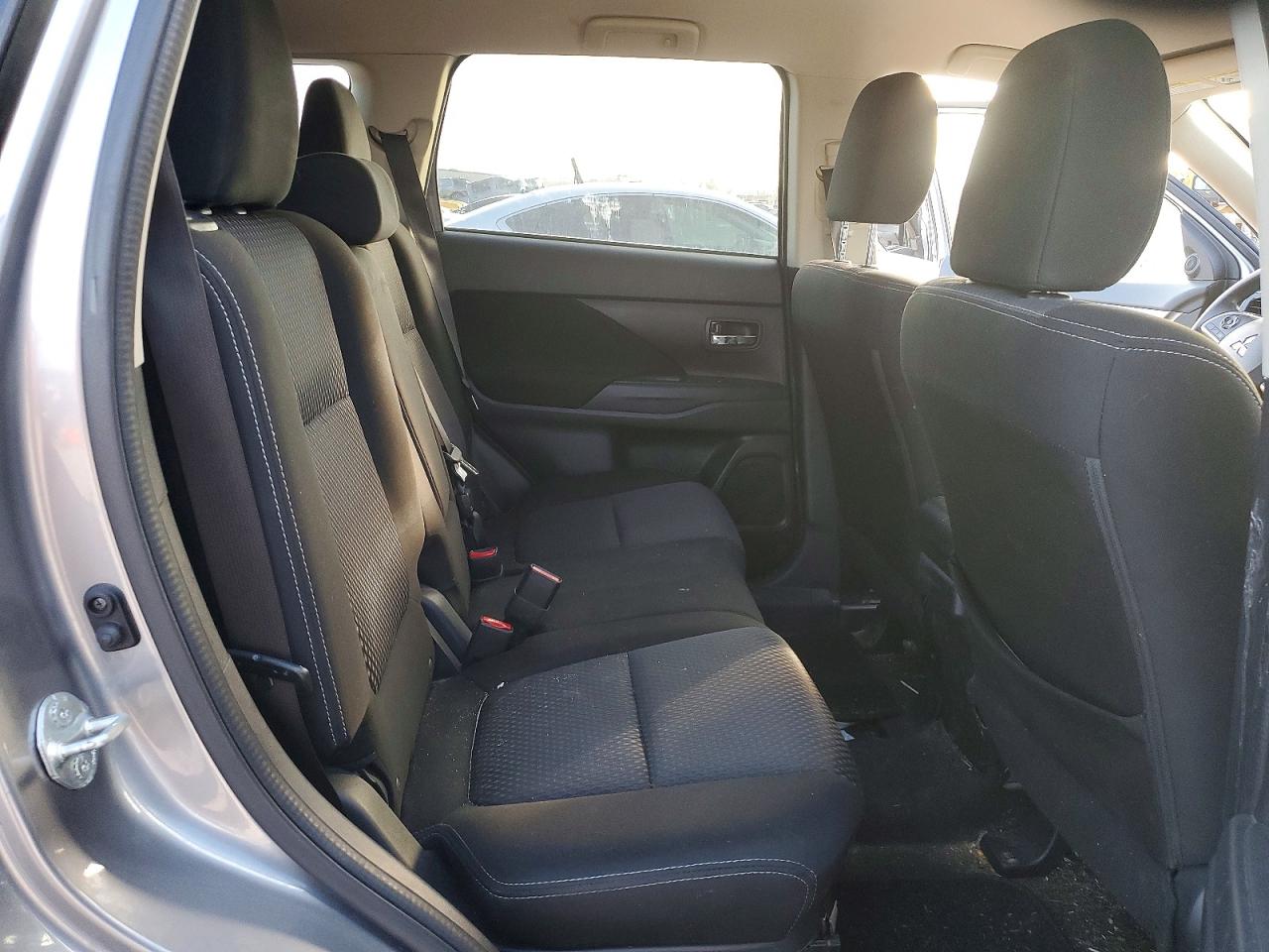 2018 MITSUBISHI OUTLANDER SE photo 10
