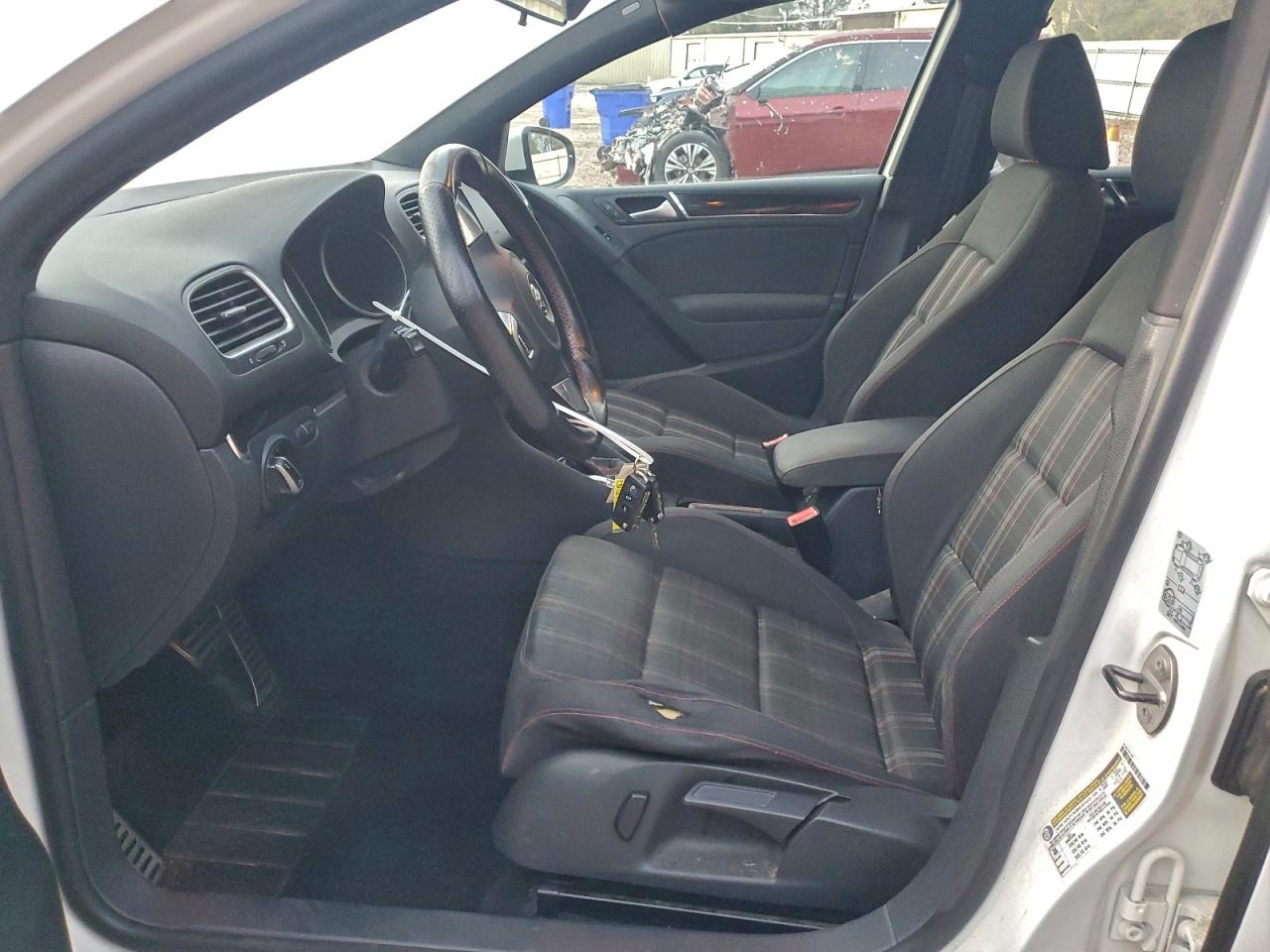 2012 VOLKSWAGEN GTI photo 7
