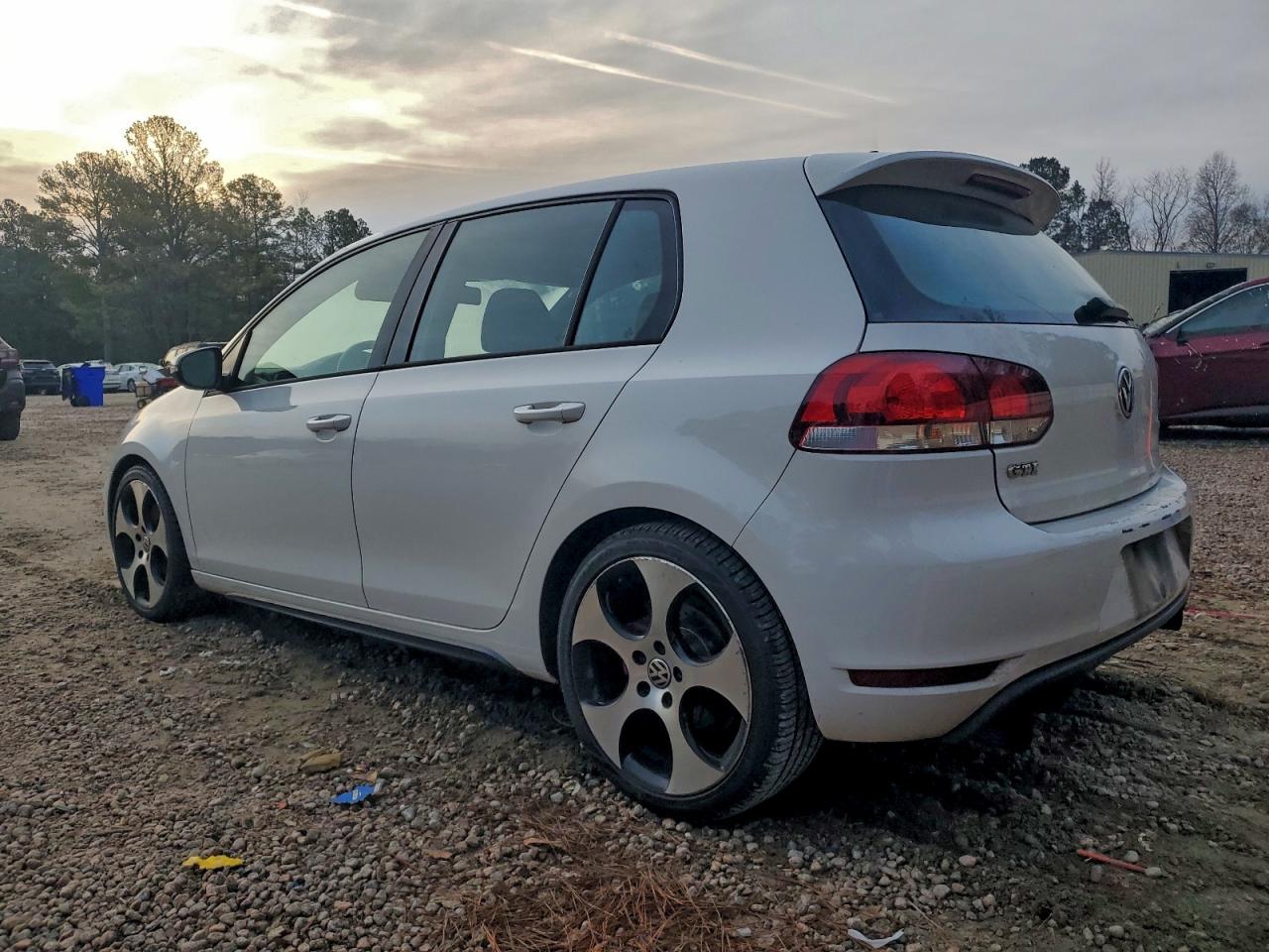 2012 VOLKSWAGEN GTI photo 2