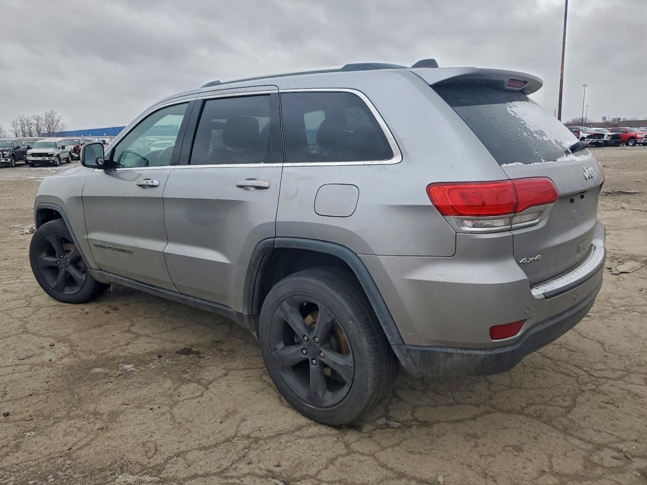 2018 JEEP GRAND CHEROKEE LAREDO photo 2