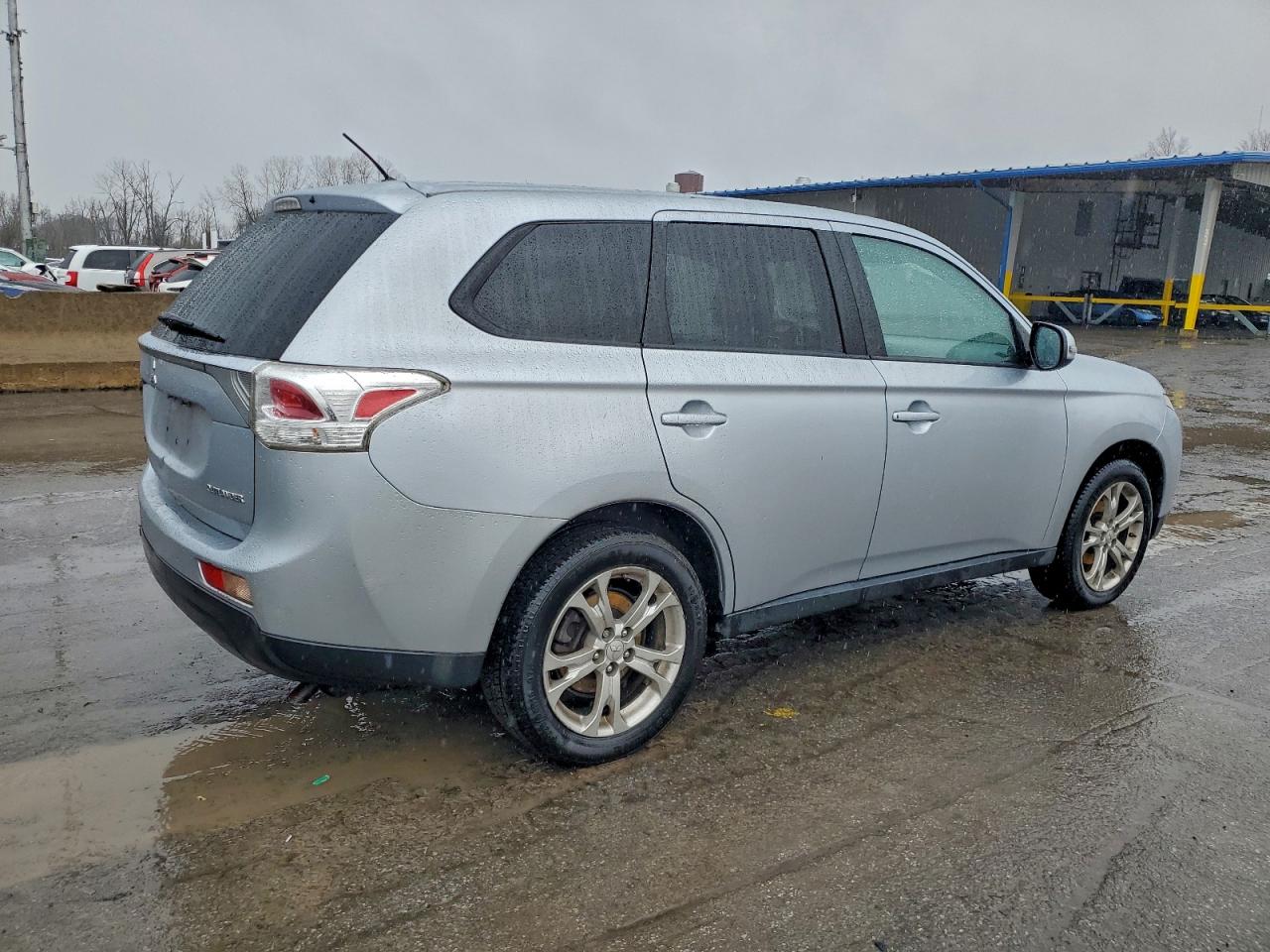 2014 MITSUBISHI OUTLANDER SE photo 3