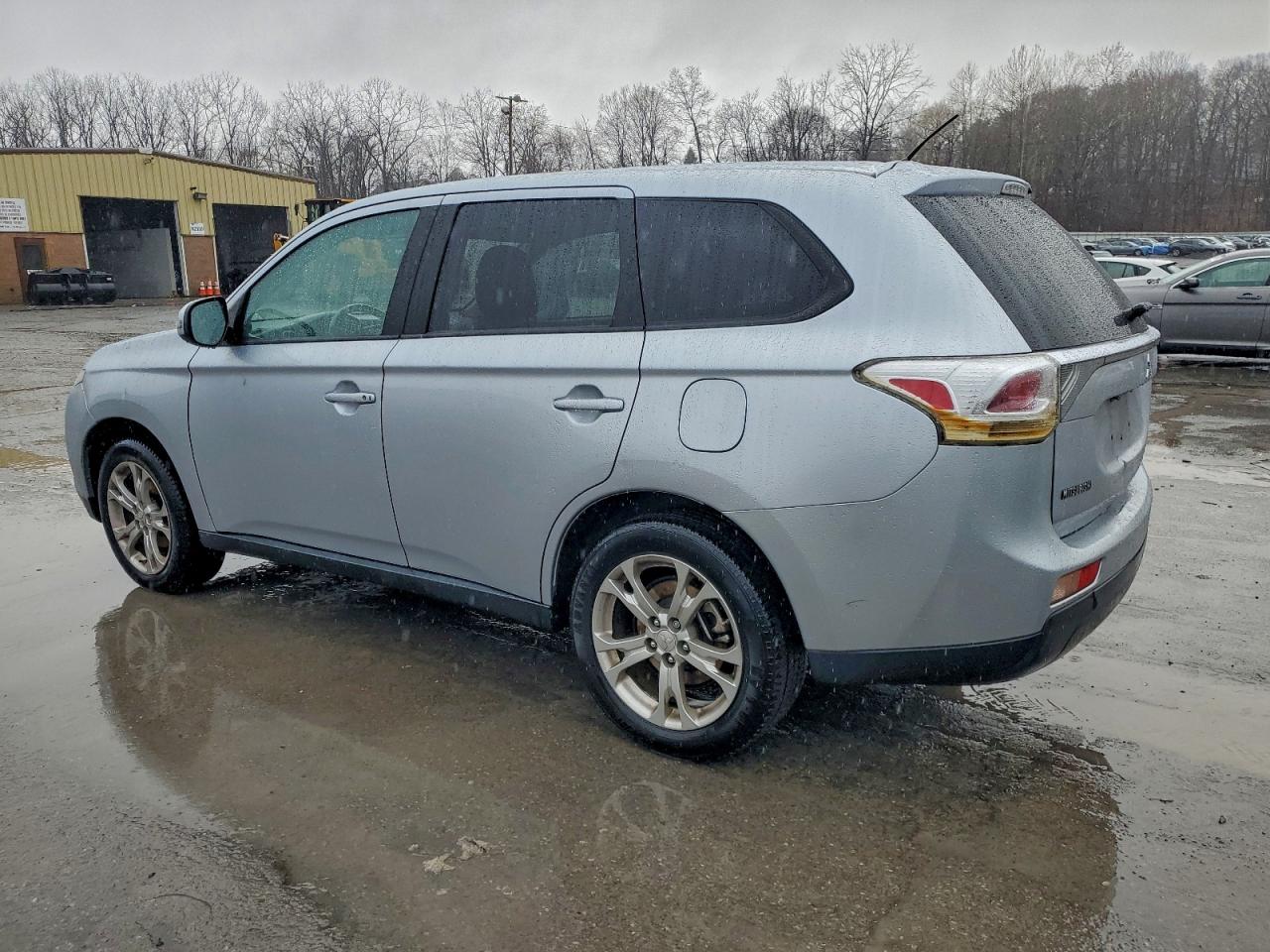 2014 MITSUBISHI OUTLANDER SE photo 2
