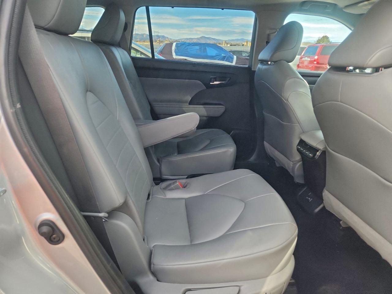 2022 TOYOTA HIGHLANDER HYBRID XLE photo 11