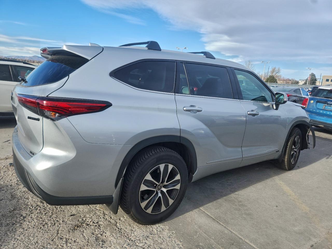 2022 TOYOTA HIGHLANDER HYBRID XLE photo 3