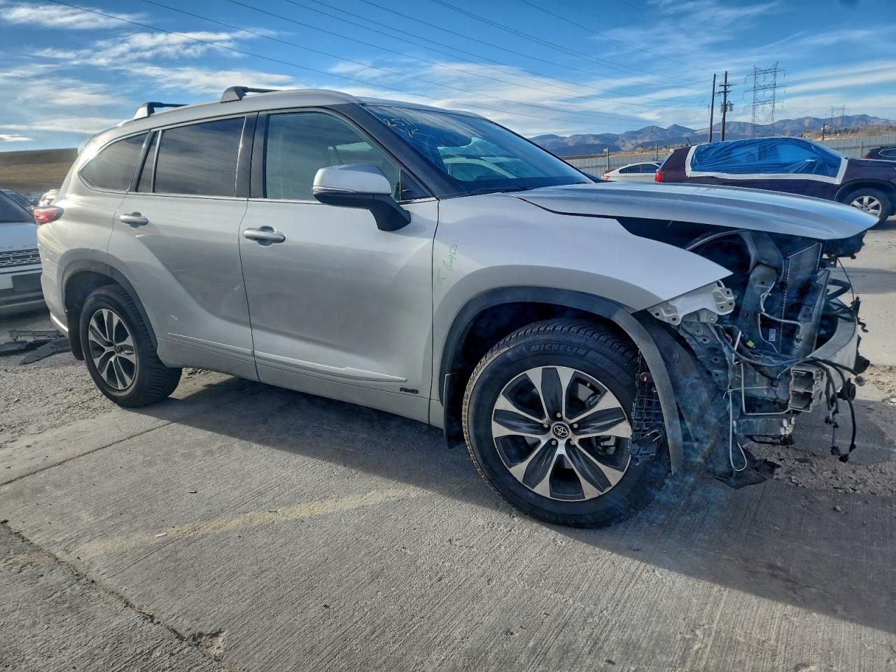 2022 TOYOTA HIGHLANDER HYBRID XLE photo 4