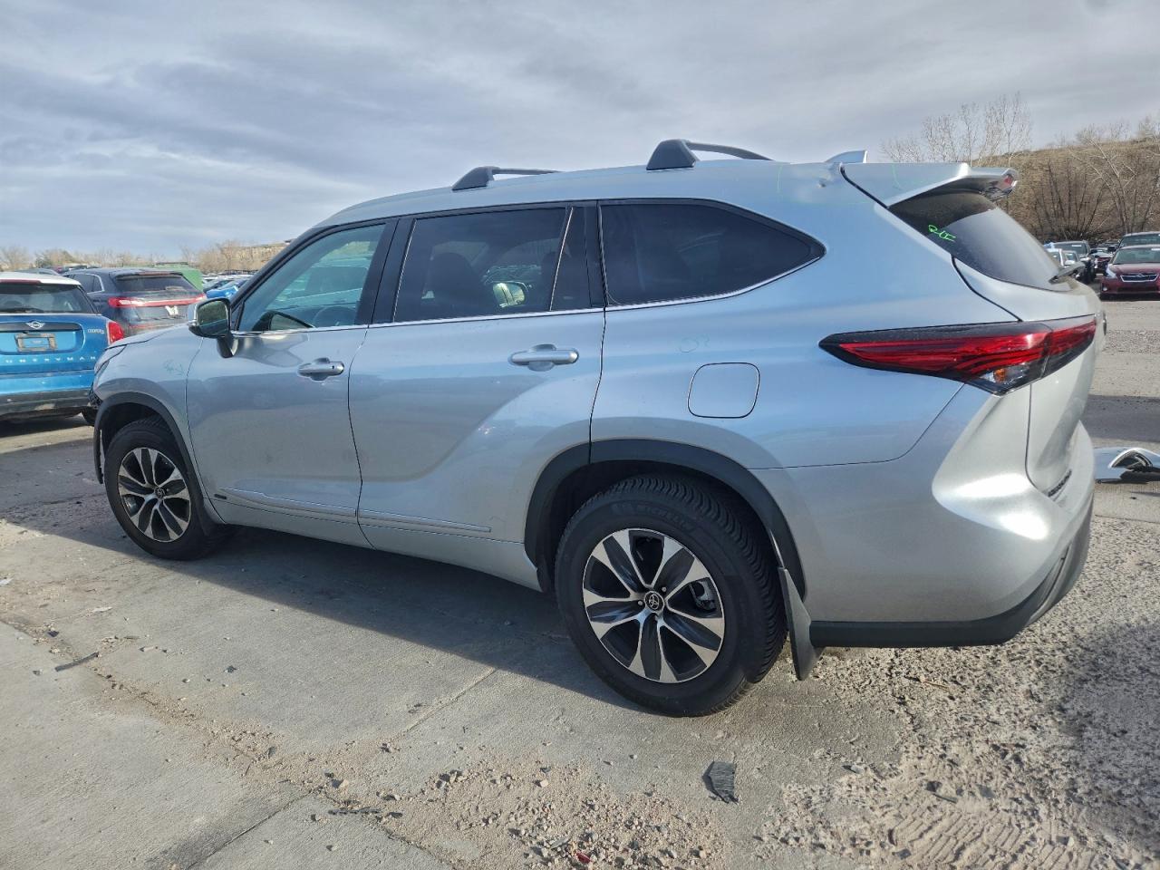 2022 TOYOTA HIGHLANDER HYBRID XLE photo 2
