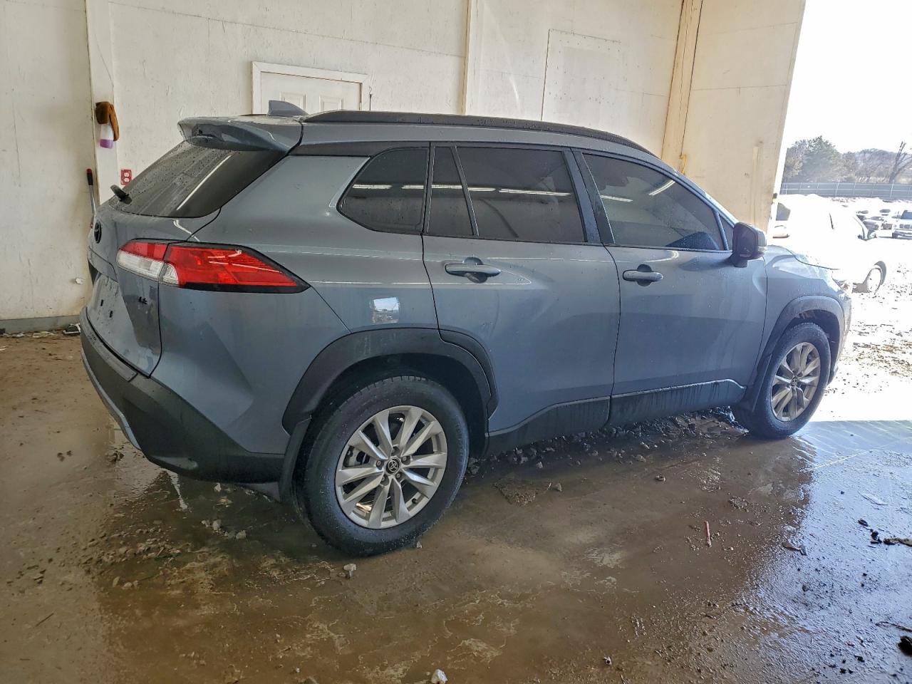 2024 TOYOTA COROLLA CROSS LE photo 3