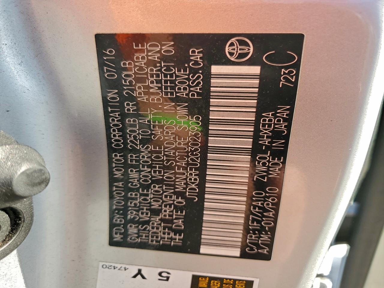 2016 TOYOTA PRIUS photo 12