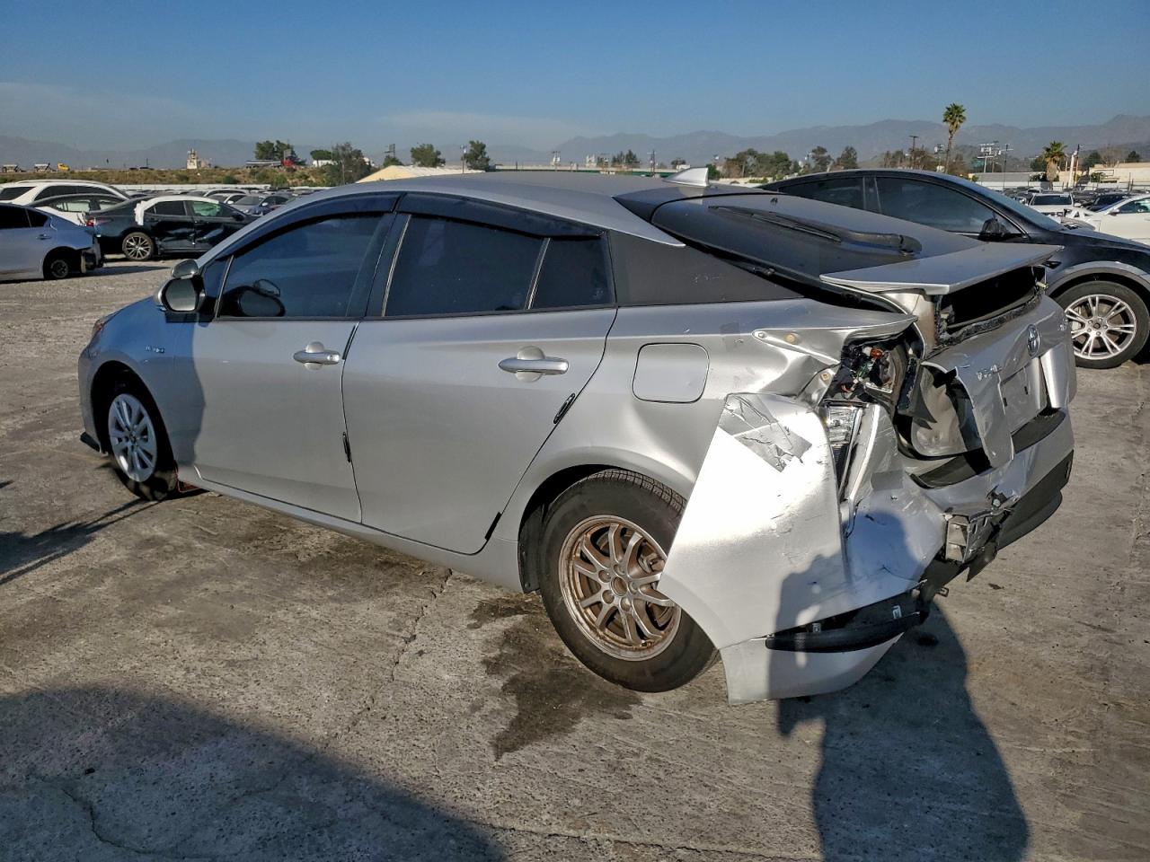 2016 TOYOTA PRIUS photo 2