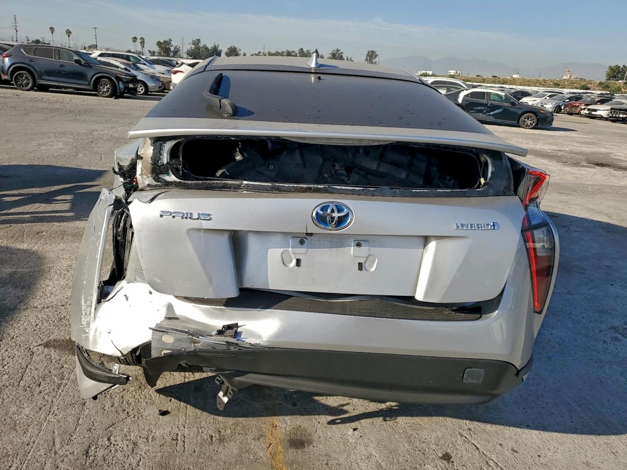 2016 TOYOTA PRIUS photo 6