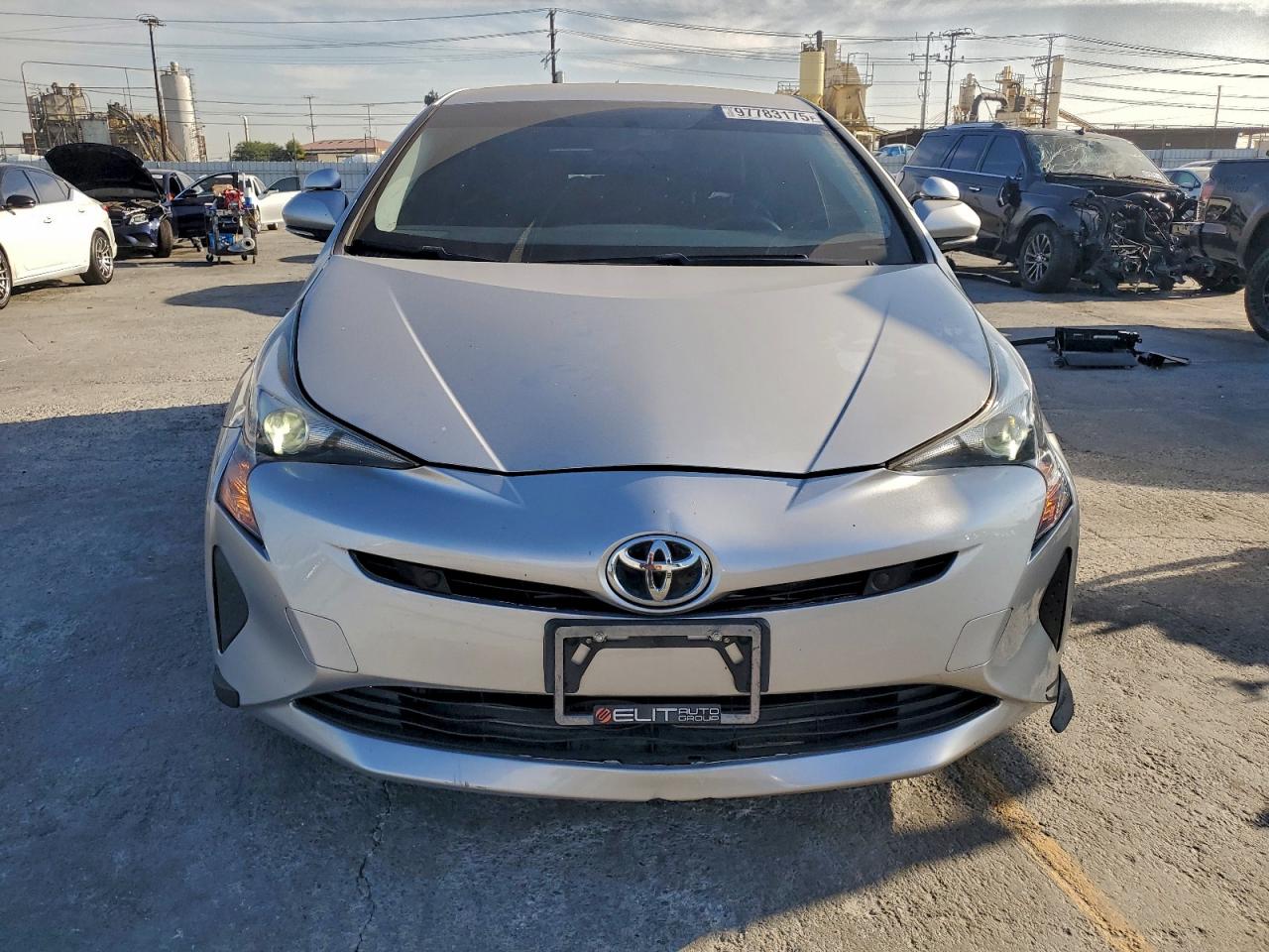 2016 TOYOTA PRIUS photo 5