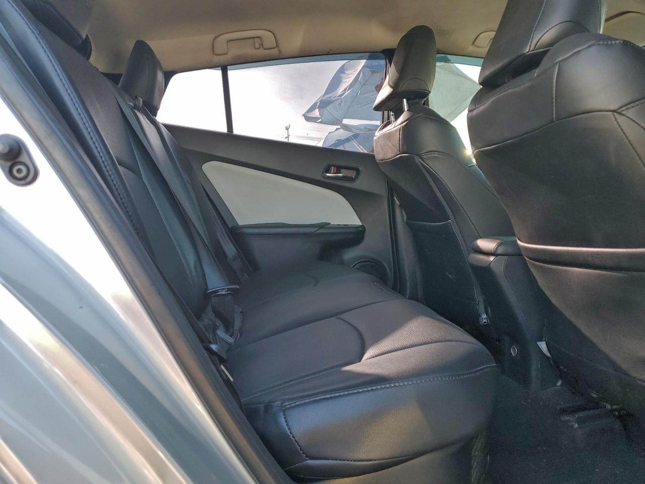 2016 TOYOTA PRIUS photo 10