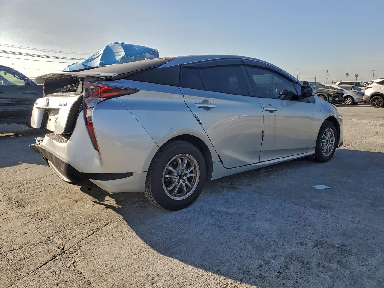2016 TOYOTA PRIUS photo 3