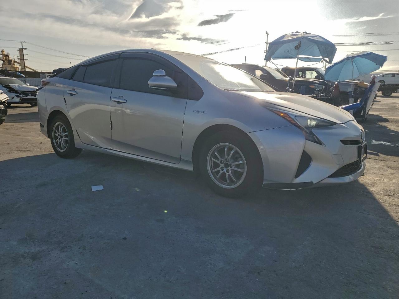 2016 TOYOTA PRIUS photo 4