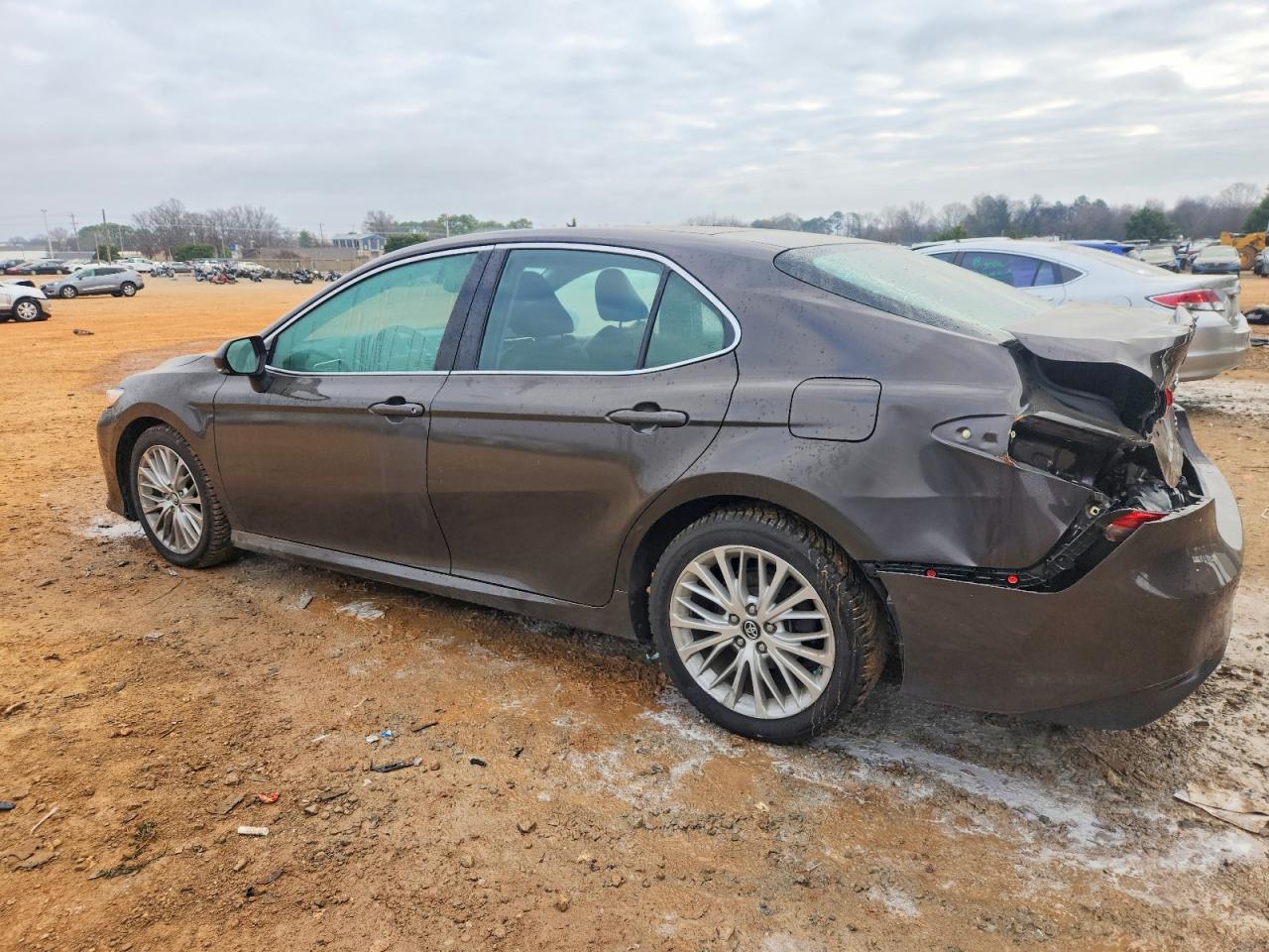 2018 TOYOTA CAMRY L photo 3
