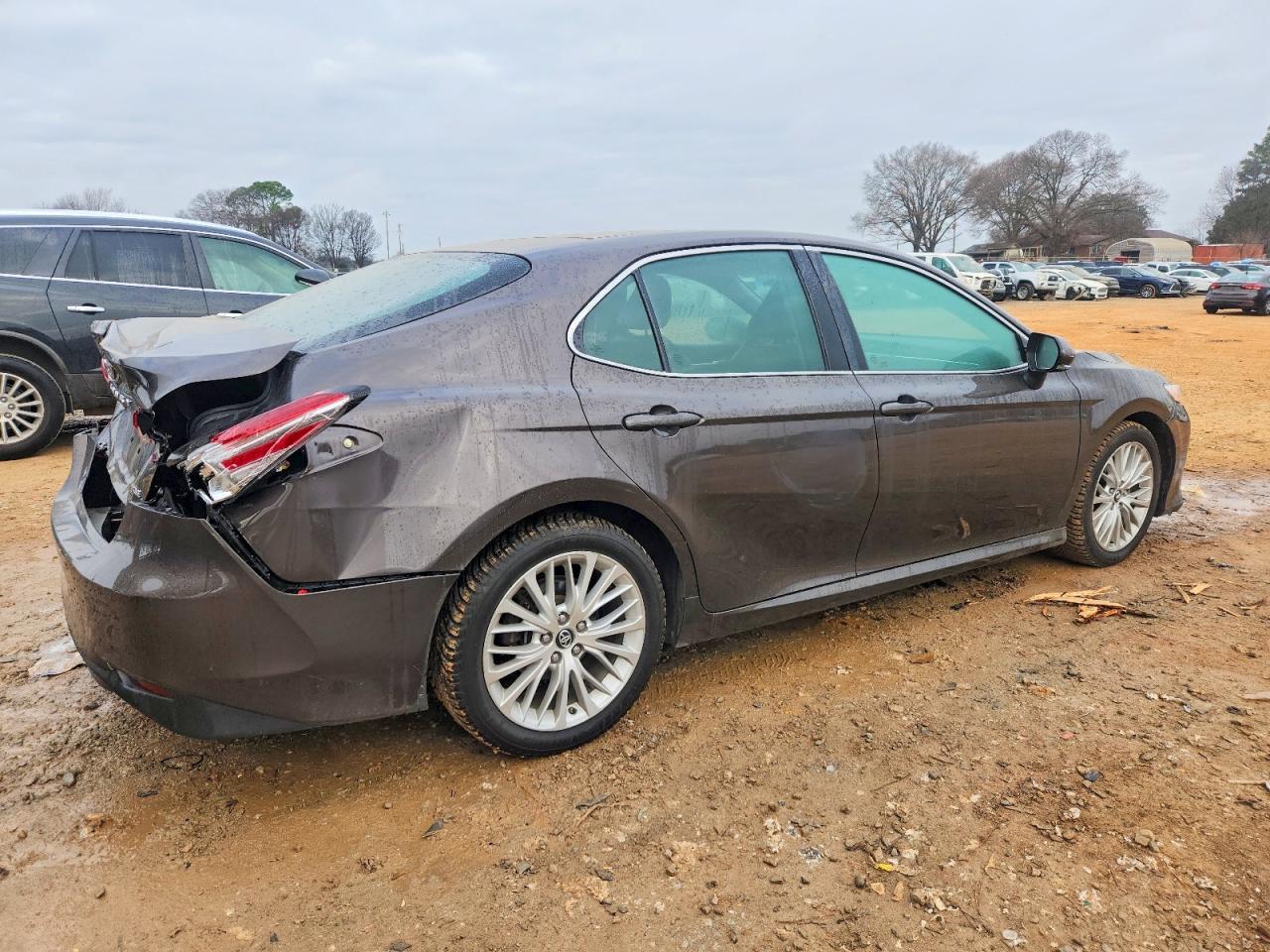 2018 TOYOTA CAMRY L photo 5