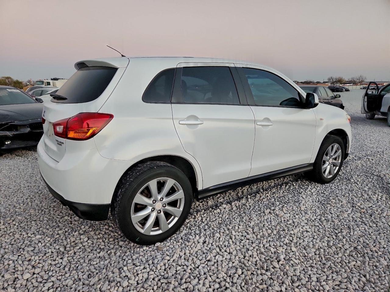 2015 MITSUBISHI OUTLANDER SPORT ES photo 3