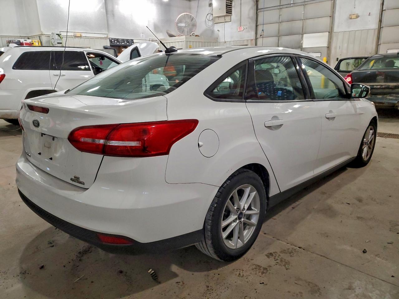 2015 FORD FOCUS SE photo 3