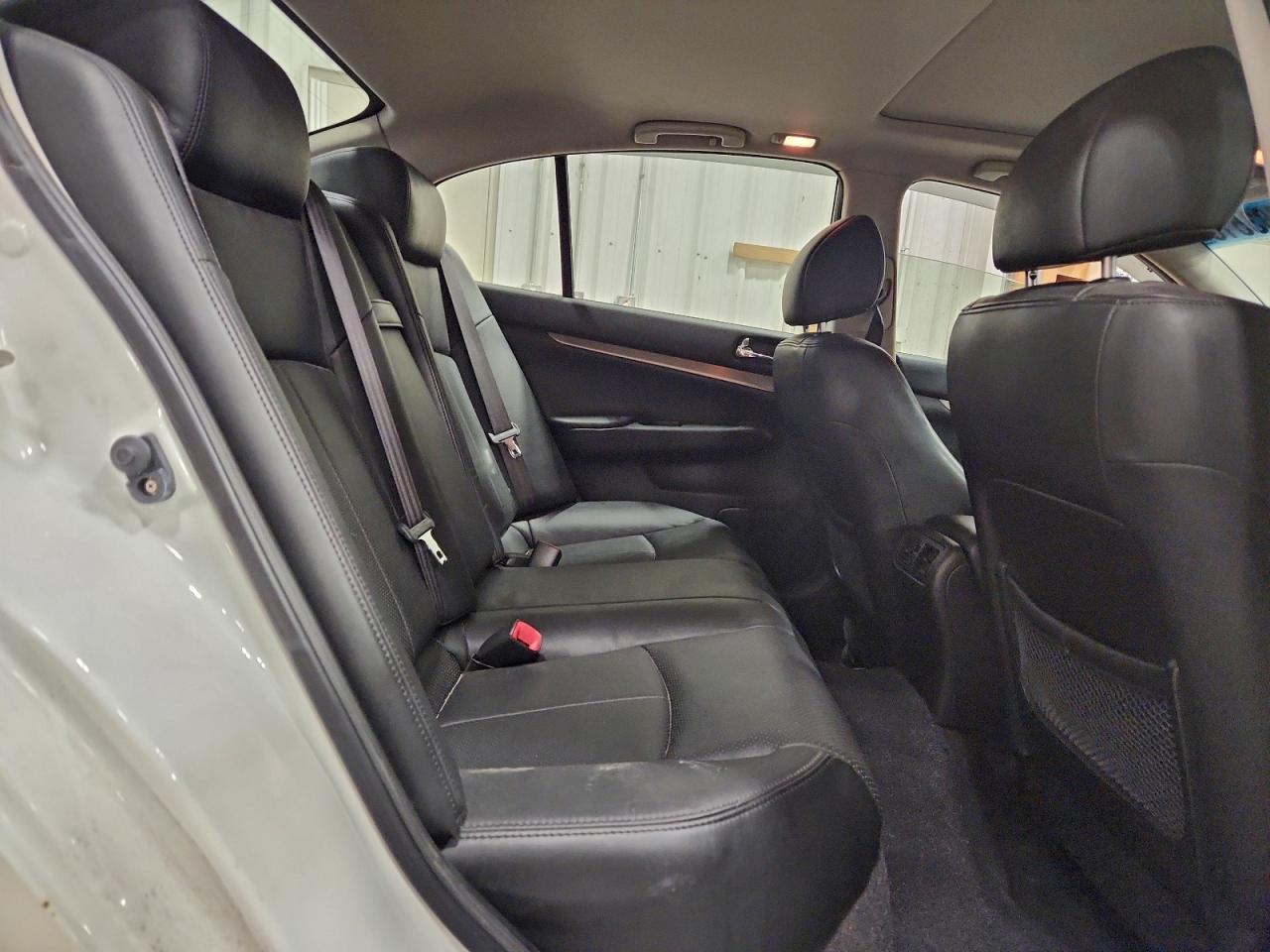 2013 INFINITI G37 photo 10