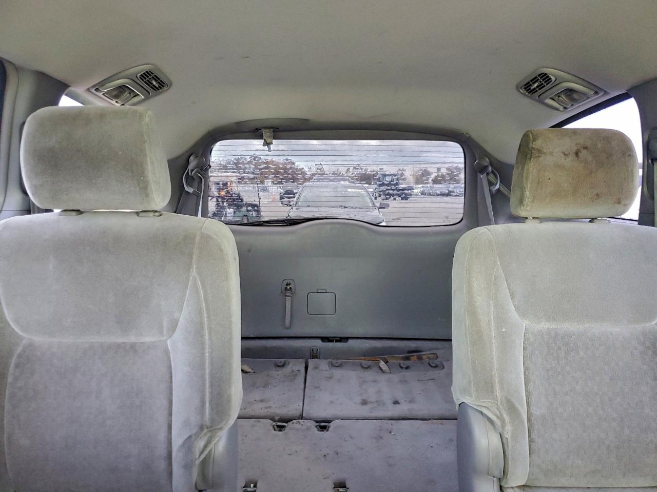 2004 TOYOTA SIENNA photo 10