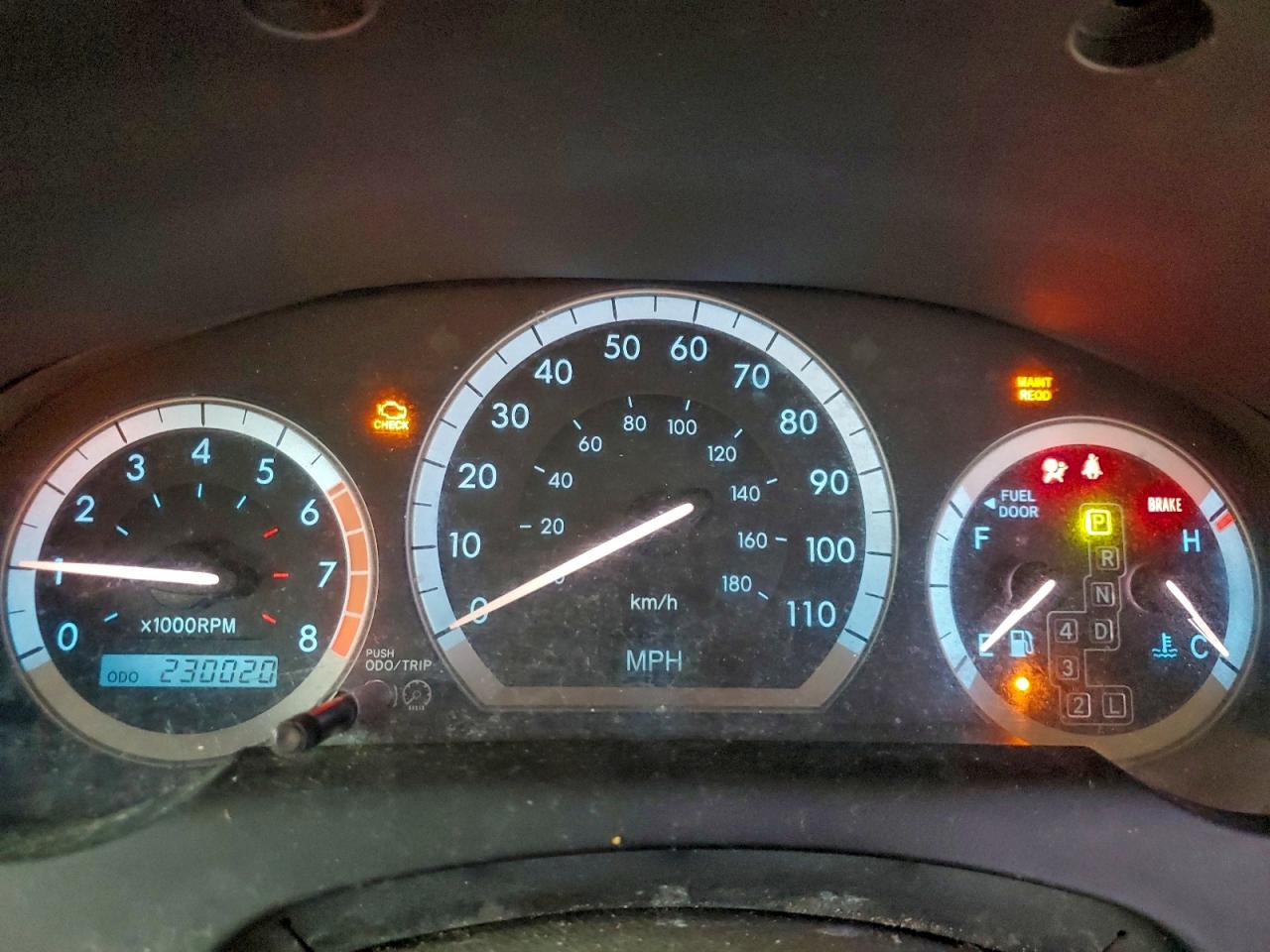 2004 TOYOTA SIENNA photo 9