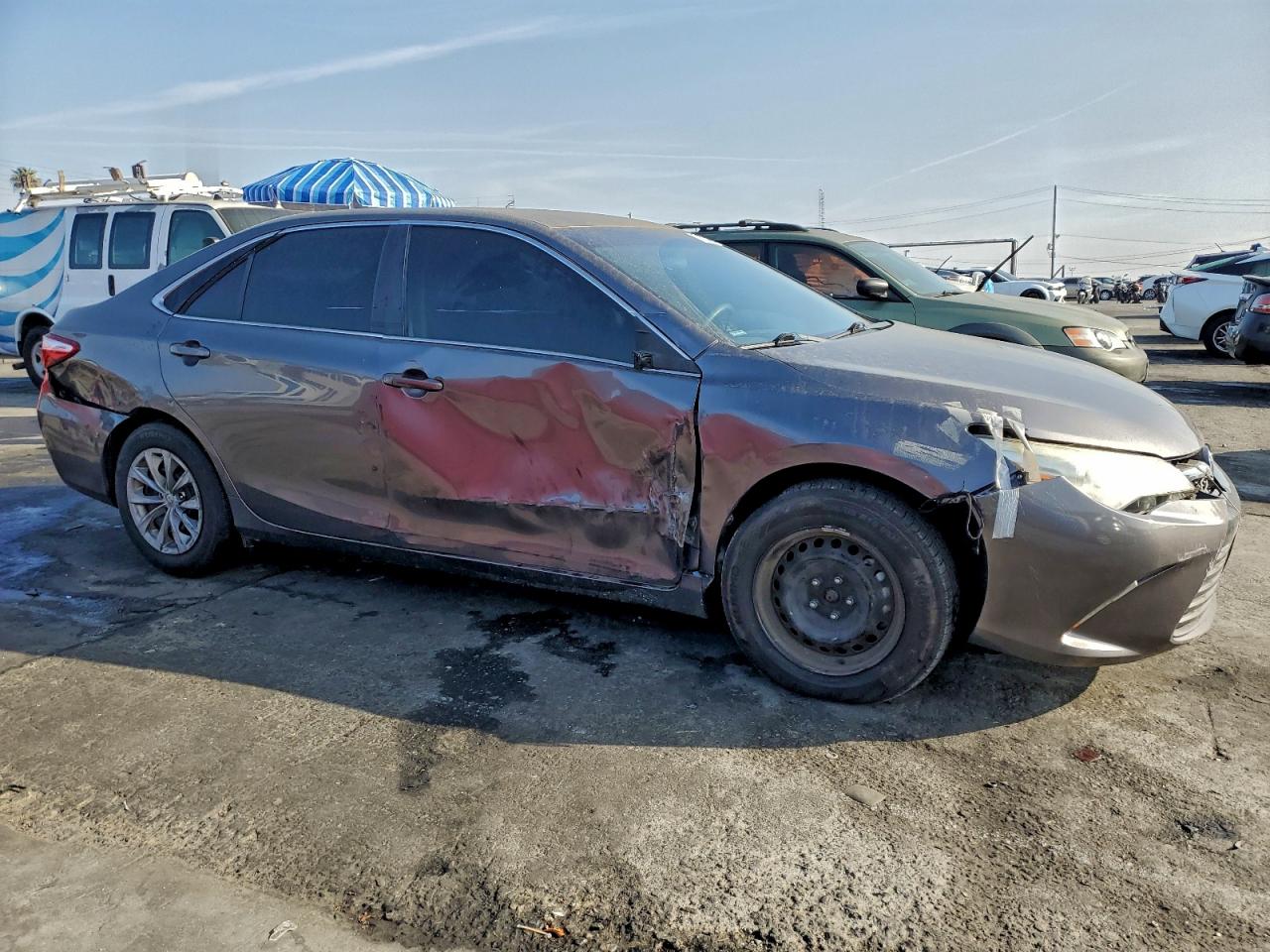 2015 TOYOTA CAMRY LE photo 4