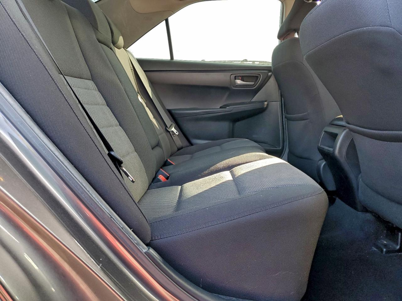 2015 TOYOTA CAMRY LE photo 10