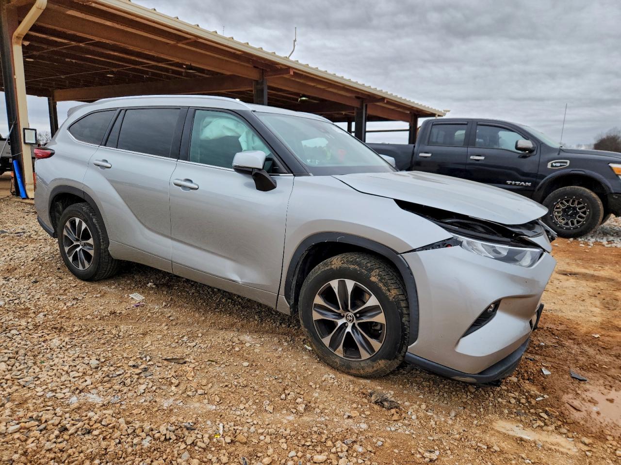 2020 TOYOTA HIGHLANDER XLE photo 4