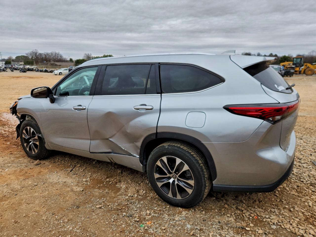 2020 TOYOTA HIGHLANDER XLE photo 2