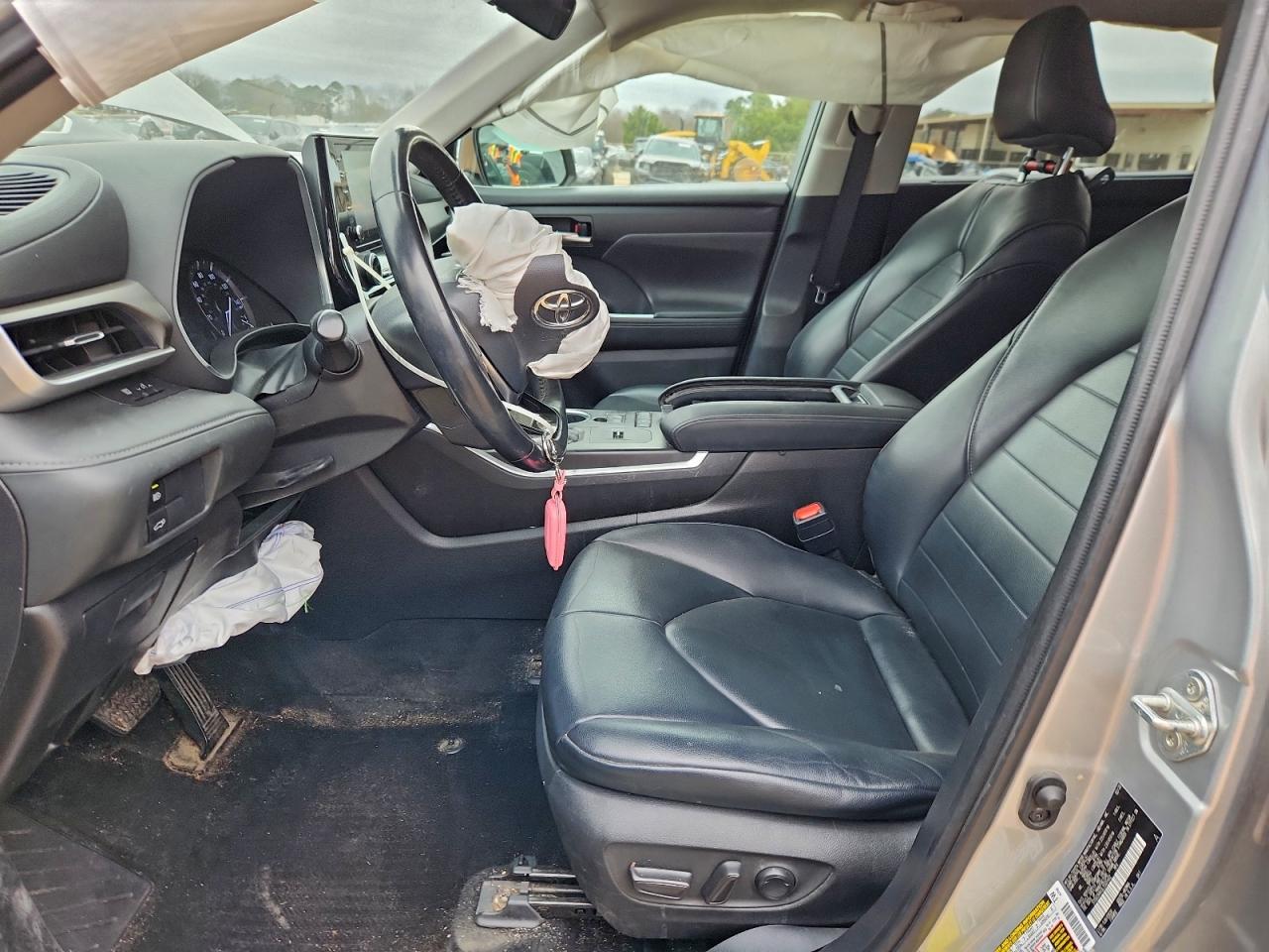 2020 TOYOTA HIGHLANDER XLE photo 7